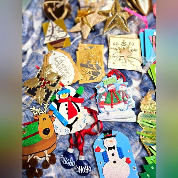 NWOT LOT OF 85 FUN XMAS TAGS - Picture 13 of 13
